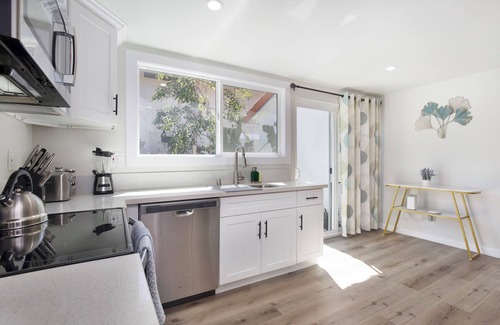 Mission Viejo House | No Stairs w/Yard & EV Charger (Olive Perch)