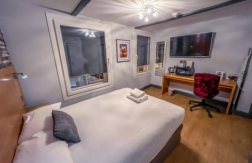 Boston Hotel | No. Twenty Hotel & Bar