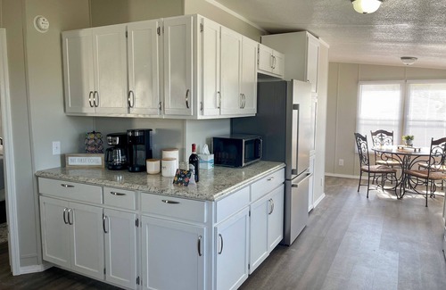 Mead House | "No Worries" less than 10 minutes from Lake Texoma and Choctaw Casino