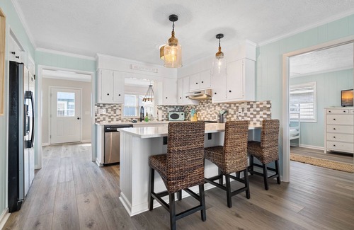 Sunset Beach House | No Worries Sunset Beach-Coastal Bungalow, Walk to the beach