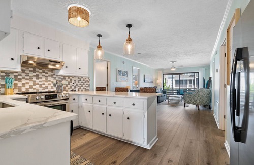 Sunset Beach House | No Worries Sunset Beach-Coastal Bungalow, Walk to the beach