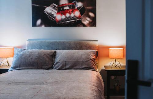 Hanham Apartment | No10 Bristol - 2 Bedroom house with private garden and parking