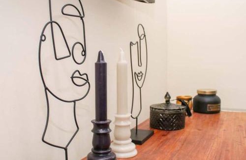 Castle House | No25-Luxe Living Guest House- 2 Bed-WIFI-Free Parking-City- Beach