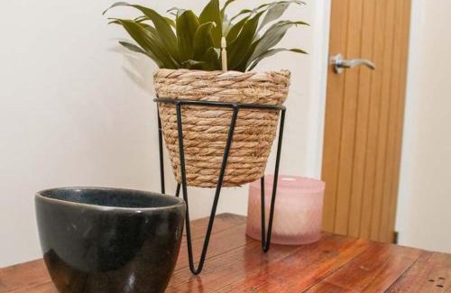 Castle House | No25-Luxe Living Guest House- 2 Bed-WIFI-Free Parking-City- Beach
