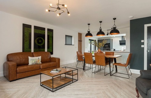 Saundersfoot House | No3 Highpoint luxury townhouse, 2en-suite bedrooms onsite indoor swimming pool