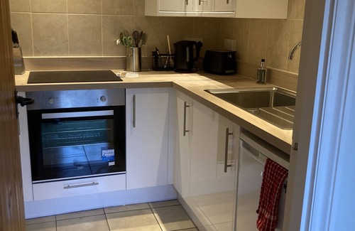 Holmbury St Mary Apartment | No3, one bedroom apartment
