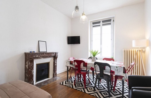 Vittel Apartment | Noa : 2 bedroom flat in the city centre of Vittel (Balcony and free parking)
