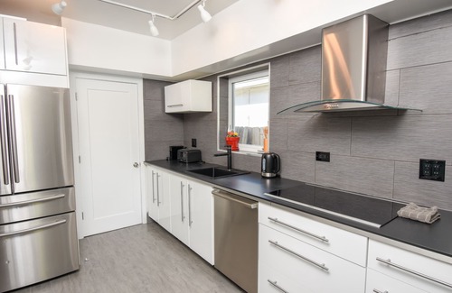 Surfside House | NoBeVIP: The PALMS HOUSE With Bay View, HEATED Pool and walk to the beach