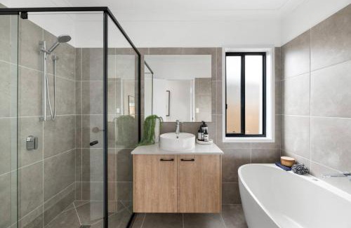 Burpengary East House | Noble Casa Brand New Estate Sleeps 8 Burpengary East