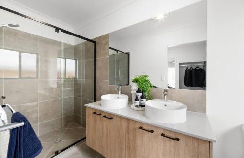 Burpengary East House | Noble Casa Brand New Estate Sleeps 8 Burpengary East