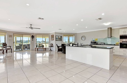 Allandale House | Noble Willow Estate Lovedale. Super Spacious, with views and pool