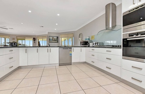 Allandale House | Noble Willow Estate Lovedale. Super Spacious, with views and pool