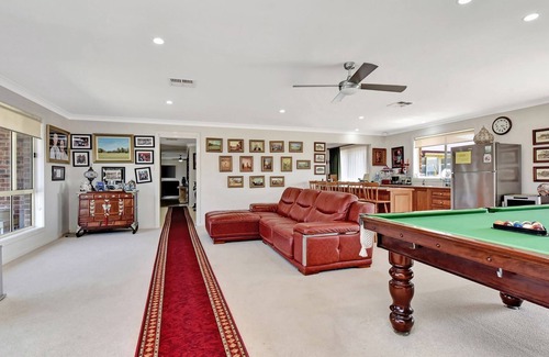 Allandale House | Noble Willow Homestead Lovedale. Super Spacious, with views and pool