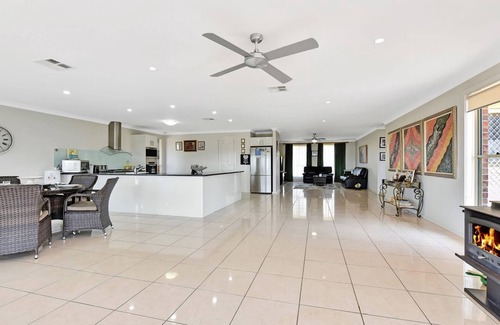 Allandale House | Noble Willow Homestead Lovedale. Super Spacious, with views and pool