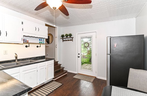 Noblesville House | Noblesville Tiny House, Pet friendly, golf, kayaks, close to hiking, waterfront!