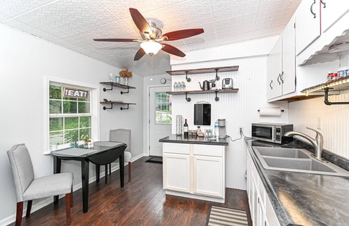 Noblesville House | Noblesville Tiny House, Pet friendly, golf, kayaks, close to hiking, waterfront!