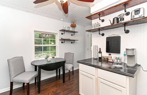 Noblesville House | Noblesville Tiny House, Pet friendly, golf, kayaks, close to hiking, waterfront!