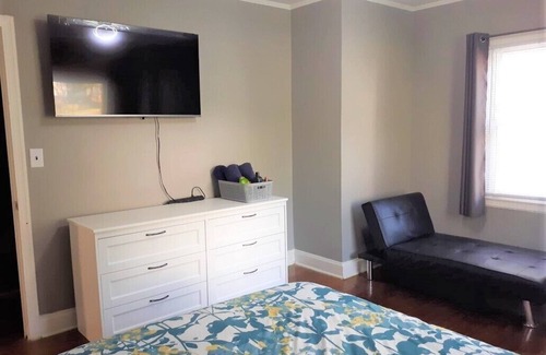 Villa Heights Cottage | NoDa cottage. Updated place in an amazing location. Walk to everything!
