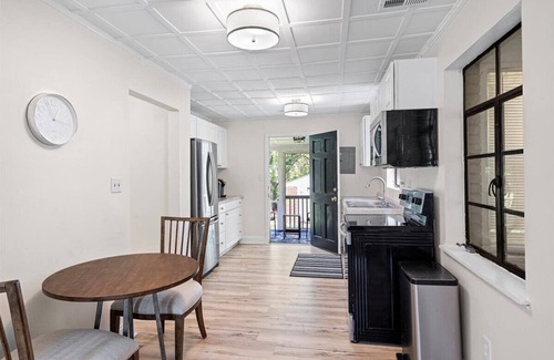 Hidden Valley House | Noda Home w Yard Perfect For Digital Nomads 250 Mbps Fiber!