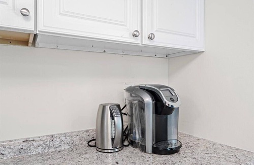 Hidden Valley House | Noda Home w Yard Perfect For Digital Nomads 250 Mbps Fiber!