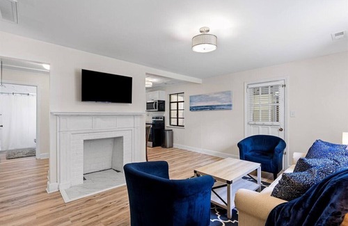 Hidden Valley House | Noda Home w Yard Perfect For Digital Nomads 250 Mbps Fiber!