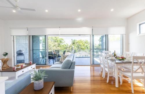Soldiers Point House | Noemis Place 7 Cromarty Road water views and boat parking available in the driveway