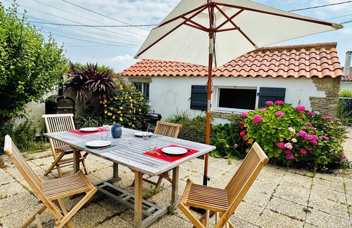 Barbatre House | Noirmoutier Island. 500m from the beach. Impasse. Calm. Garden not overlooked.