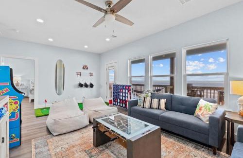 Crystal Beach House | Noisywaves - Beachfront Paradise with Hot Tub, Yard, and Game Room