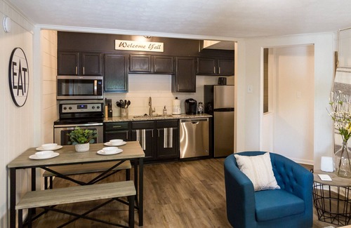 Old North Knoxville Apartment | NoKno Flats Walk to K-Brew Coffeehouse ☕