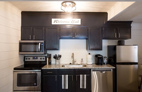 Old North Knoxville Apartment | NoKno Flats Walk to K-Brew Coffeehouse ☕