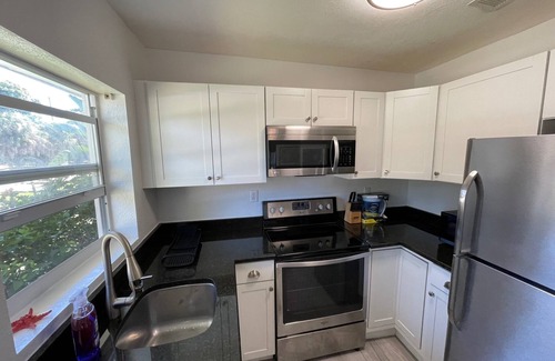 Nokomis Cottage | NOKOMIS BEACH BUNGALOW 229 n15 mins walk to the beach