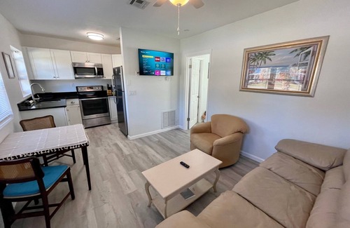 Nokomis Cottage | NOKOMIS BEACH BUNGALOW 229 n15 mins walk to the beach
