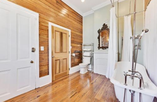 Lower Garden District Apartment | NOLA Cottage