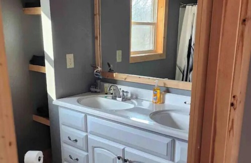 Greeneville Cabin | Nolichuckey River Cabin with hot tub!