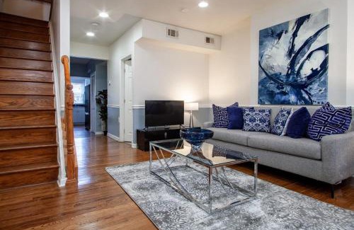 Near Northeast House | NoMA 3BR Townhome - UnionMarket H St Streetcar
