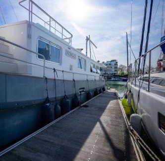 La Rochelle City Centre Boat Rental | Nomad