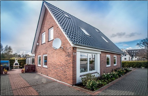 Haffkrug Apartment | Non smoking apartment for 2 adults + 1 toddler in direct beach location