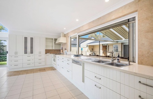Port Macquarie House | Noojee, Stunning waterfront property on the canals