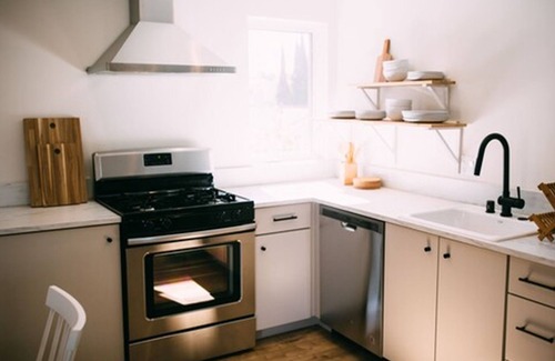 Angelino Heights House | Noon on Sunset Hill