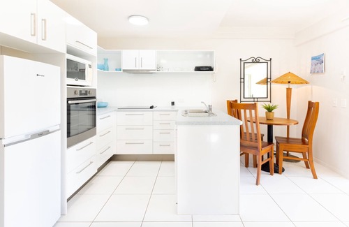 Noosaville House | Noosa River Palms