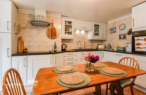 Cawsand Cottage | Nor Nour - sleeps 6 guests in 3 bedrooms