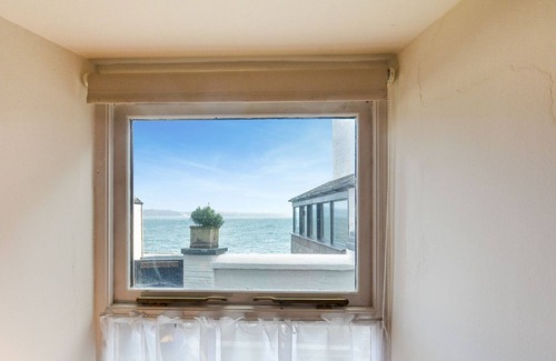 Cawsand Cottage | Nor Nour - sleeps 6 guests in 3 bedrooms
