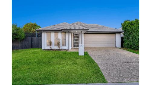 North Lakes House | Nora Poolhouse Oasis, 4-beds house, North Lakes