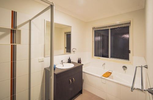 North Lakes House | Nora Poolhouse Oasis, 4-beds house, North Lakes