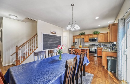 Livingston House | Noranda Haven- Water Access, Boat Launch, Kayaks
