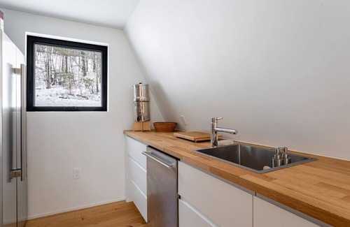 Town of Denning Apartment | Nord Chalet Hot Tub & Fireplace