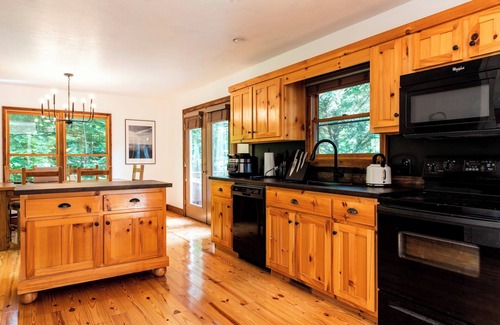 Hiawassee House | Nordic style mounting cabin - 3-bedroom house in amazing Hiawassee with WiFi, AC