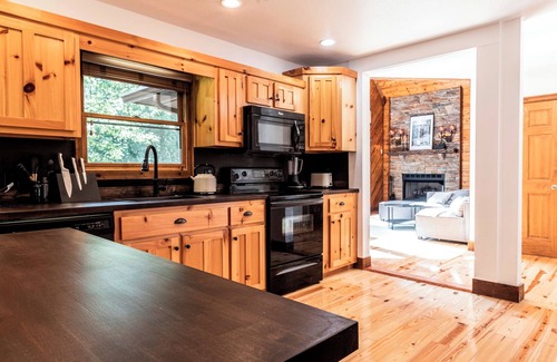 Hiawassee House | Nordic style mounting cabin - 3-bedroom house in amazing Hiawassee with WiFi, AC