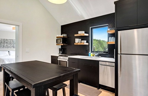 Egg Harbor Apartment | Nordica Loft-Walk to Egg Harbor