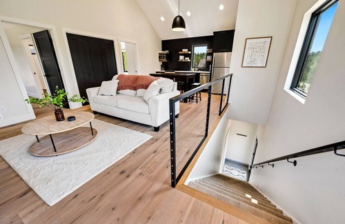Egg Harbor Apartment | Nordica Loft-Walk to Egg Harbor